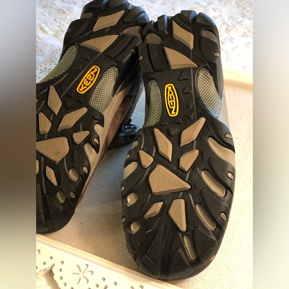 Keen Woman’s Targhee Waterproof Hiking Boots. Mid Height. Woman’s Size 10 - Picture 3 of 11